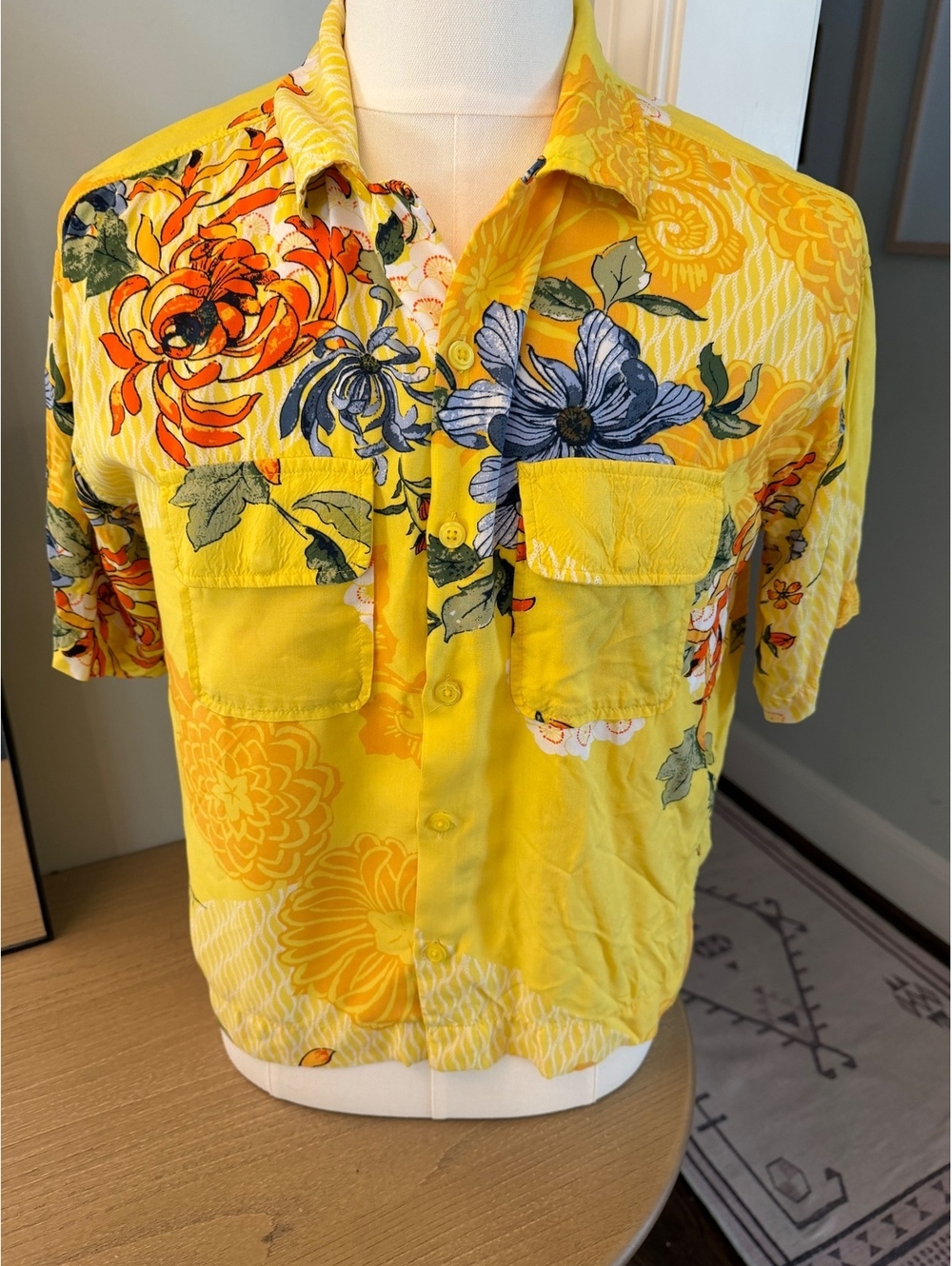 Urban Outfitters west coast style Yellow Hawaii Floral Men's Shirt Size S